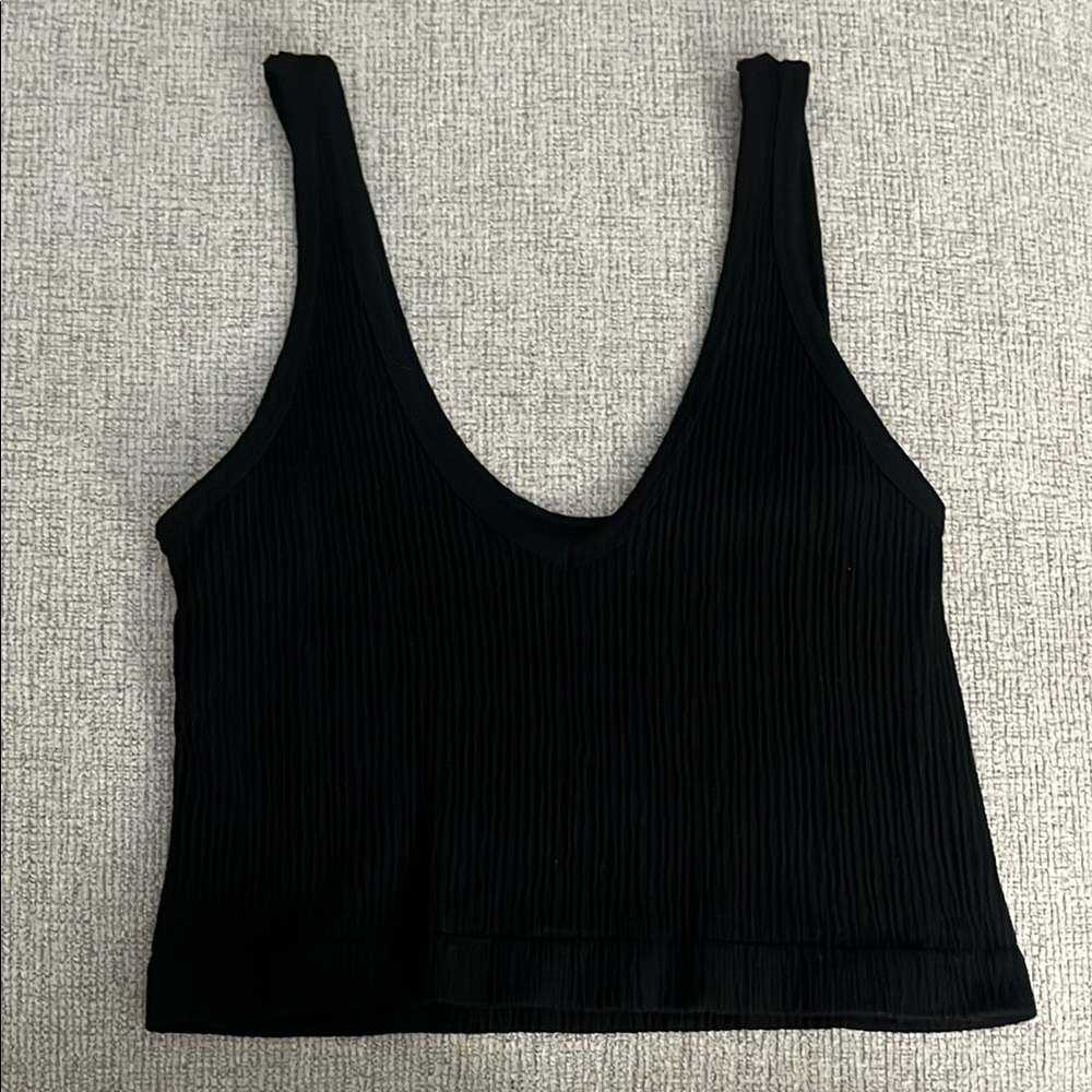black cropped ribbed tank top